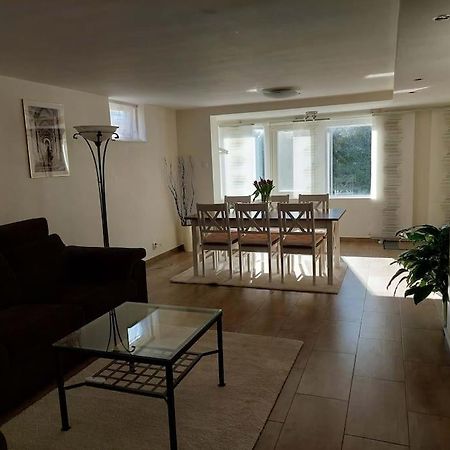 Laegenhet Pa Landet Naera Stan Jonsered Exterior foto